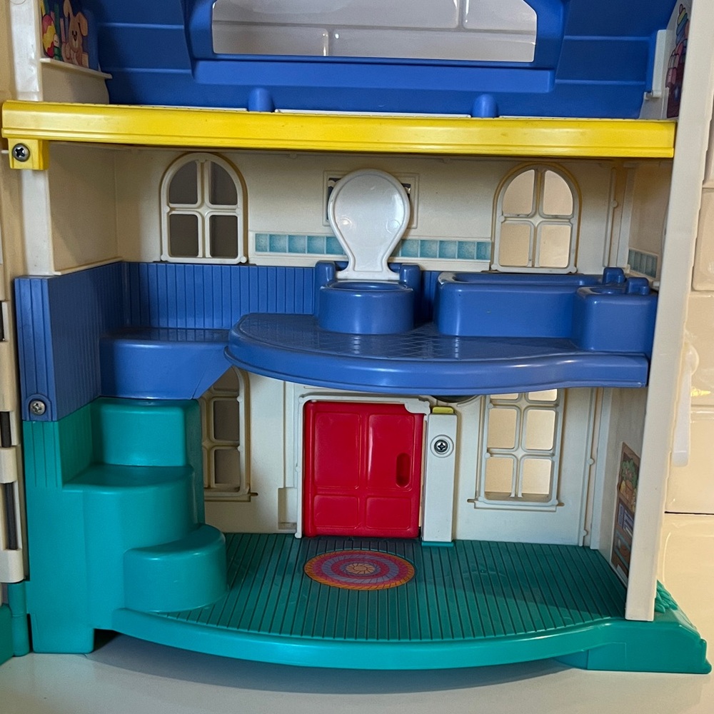 Fisher-Price LIttle People Dollhouse with people and accessories, 1996-97 model - Picture 10 of 15